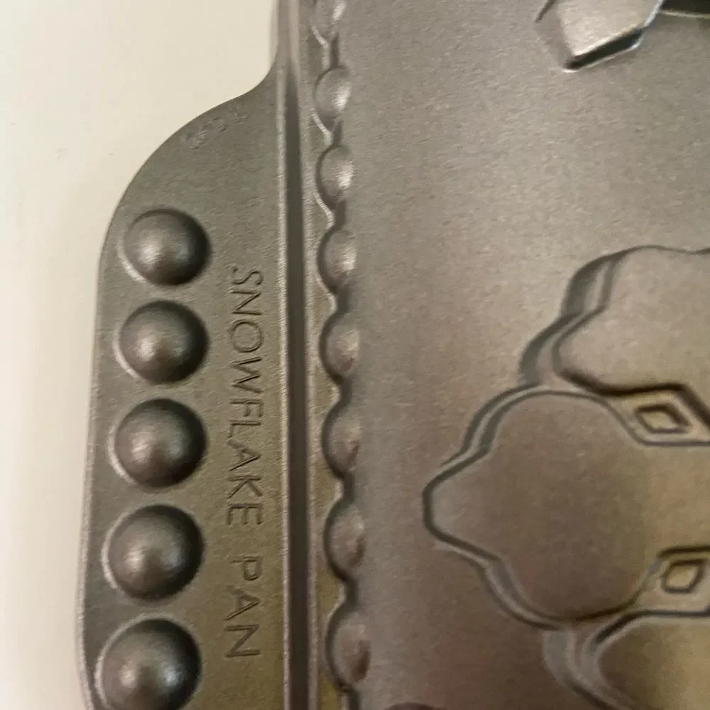 Nordicware snowflake‎ pan 11x9”